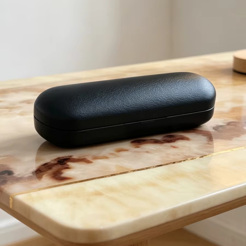 حافظة نظارات شمسية من الجلد ال - مراجعة Tech Accessories Bag وسعره